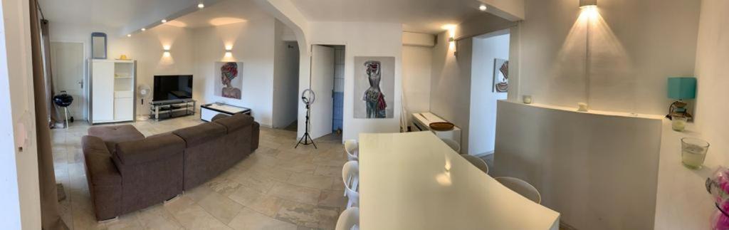 Appartement Saint Gilles Les Bains 外观 照片