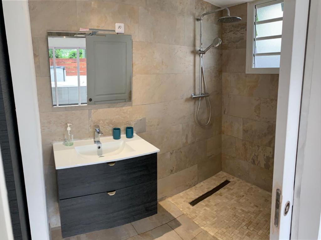 Appartement Saint Gilles Les Bains 外观 照片