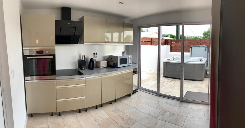 Appartement Saint Gilles Les Bains 外观 照片